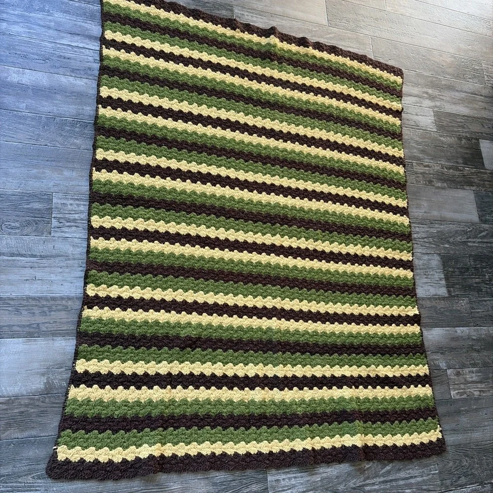 Vtg‎ Green Yellow Striped Crocheted Knit Afghan Throw Blanket Cottage 106''x68''